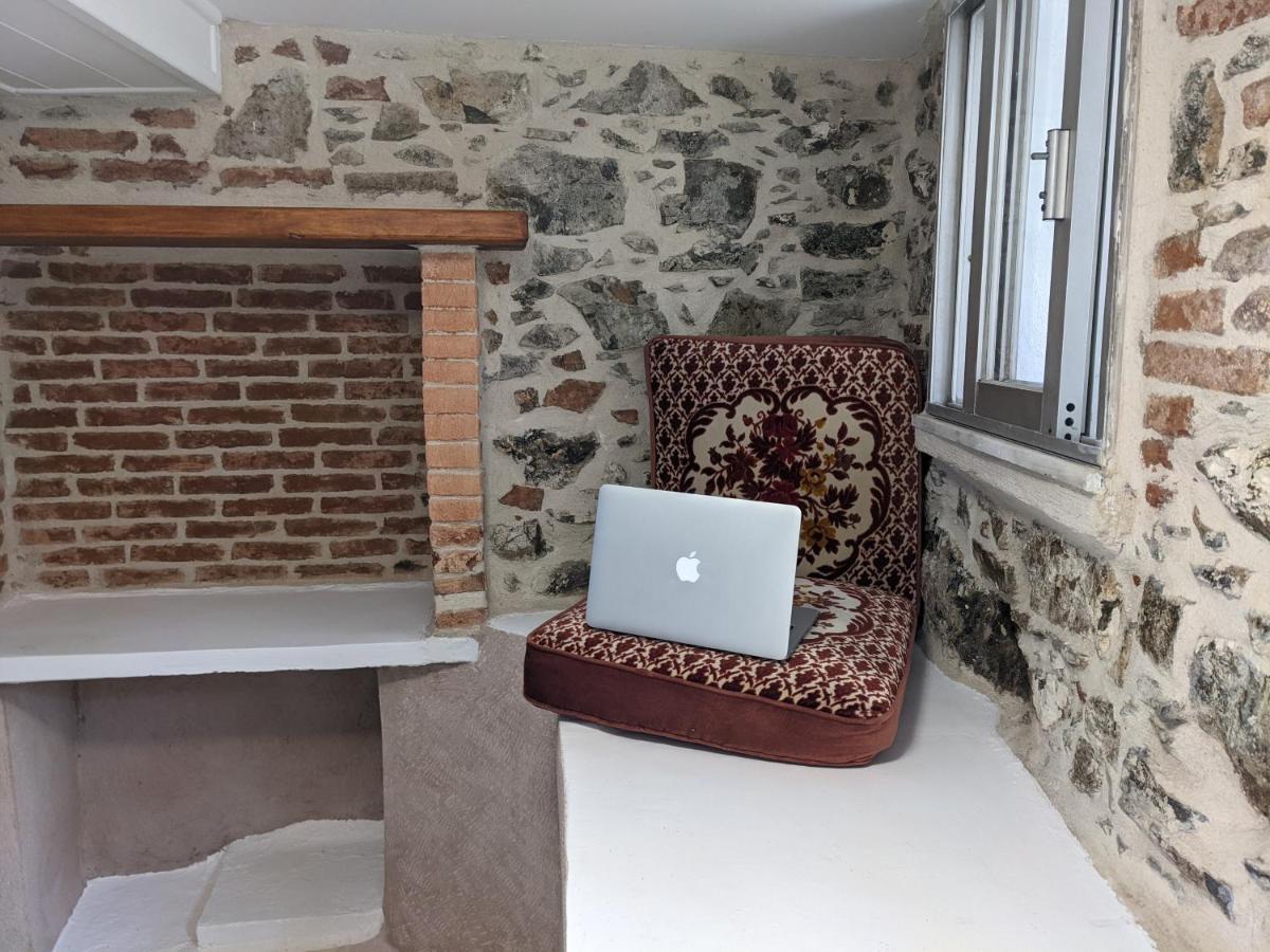 Best Sunset & Sunrise Budget Rooms Mytilíni Dış mekan fotoğraf