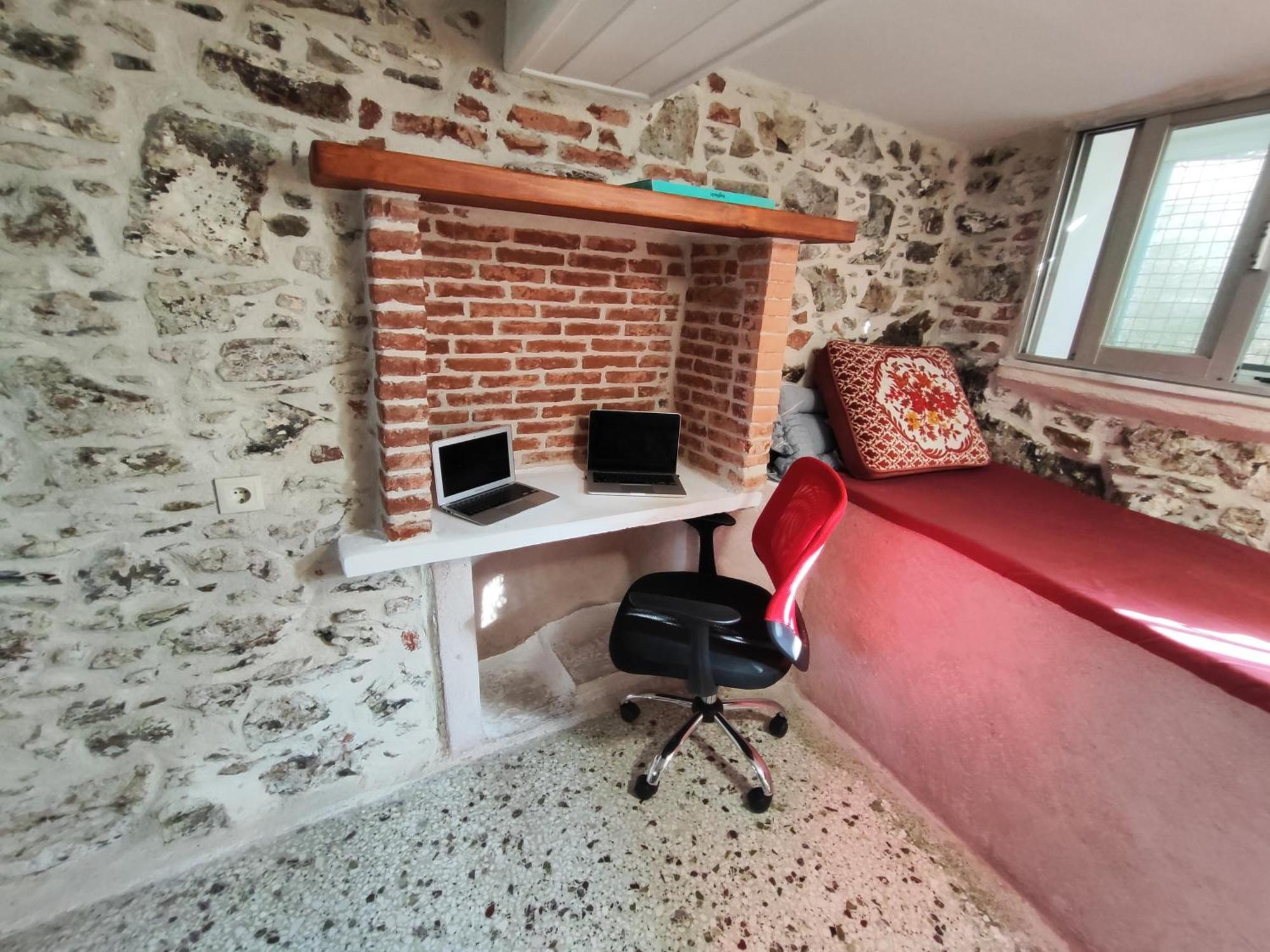Best Sunset & Sunrise Budget Rooms Mytilíni Dış mekan fotoğraf